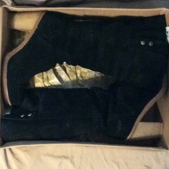 Suede Uggs - Picture 6 of 7